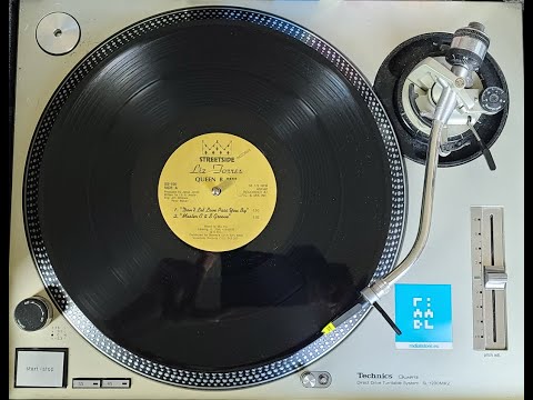 Liz Torres – Queen B ****