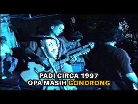 Pre-Padi konser di Unair (circa 1997) - Opa masih gondrong (: