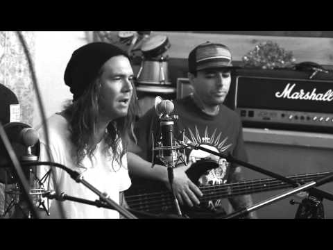 download lagu mp3 mp4 Garland Dirty Heads Lyrics, download lagu Garland Dirty Heads Lyrics gratis, unduh video klip Garland Dirty Heads Lyrics
