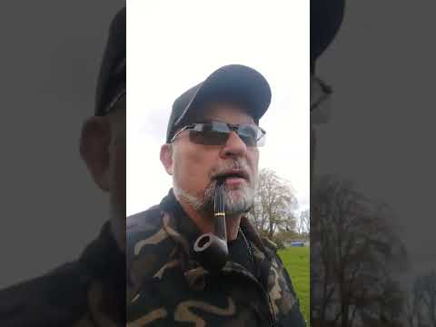 Ein Pfeifchen schmauchen in der Natur 😄