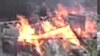 preview picture of video 'carreta tomba bate em caminhão e pega fogo na sp 333 próximo a echaporã'