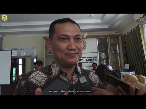 HADIRI PELATIHAN MEMBUAT ANYAMAN, BUPATI MINTA PESERTA IKUTI DENGAN SERIUS