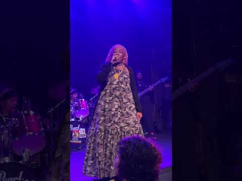 Gracious mama Africa – Dezarie live n direct ￼