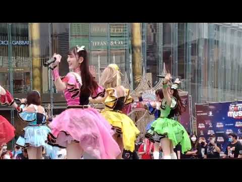 Ready to Kiss at icon siam