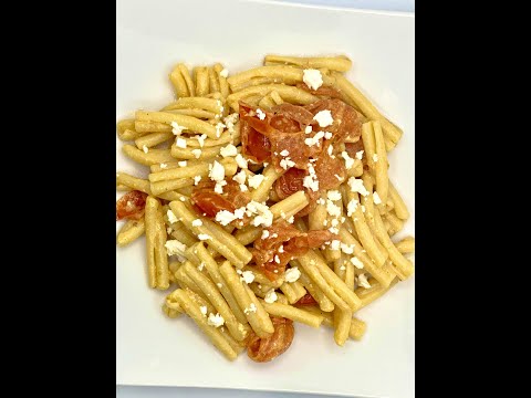 PASTA CON POMODORINI E FETA IN PADELLA - Ricetta primo piatto leggero e dai sapori mediterranei!
