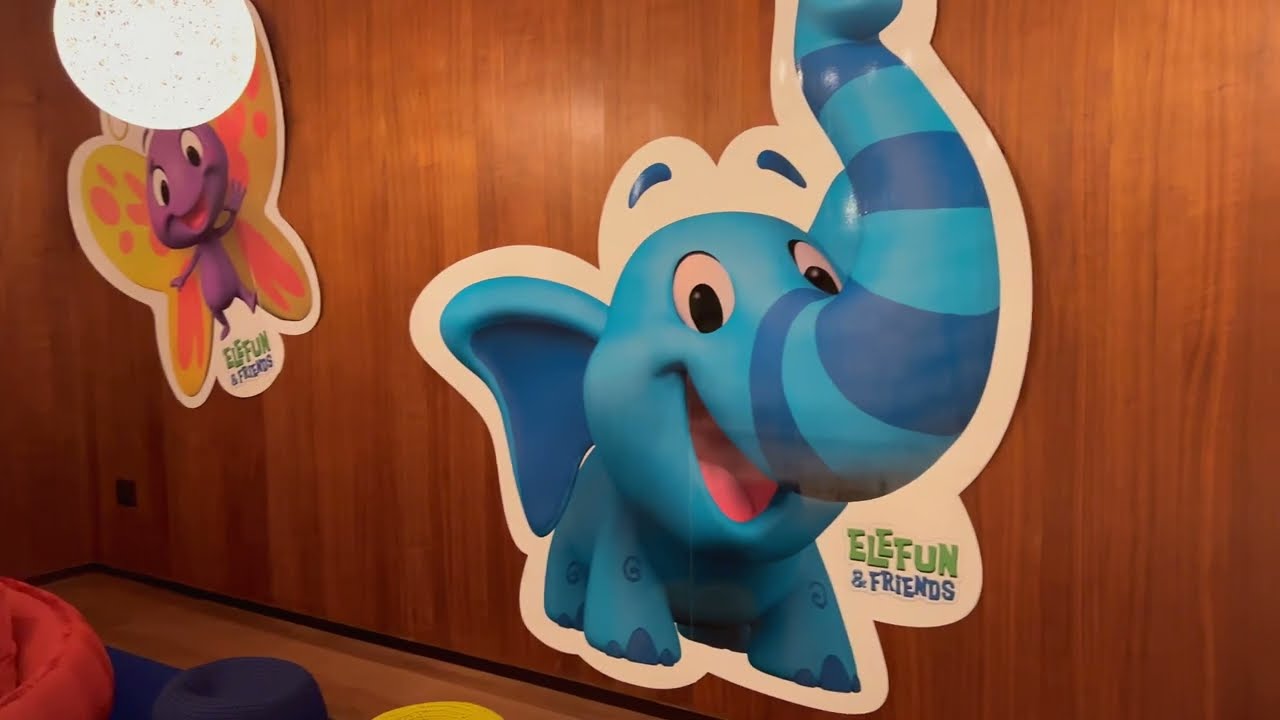 Qatar Airways First and Business Class Arrivals Lounge thumbnail