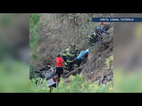 Camioneta cae 40 metros en Totopec, Guerrero hay un menor muerto