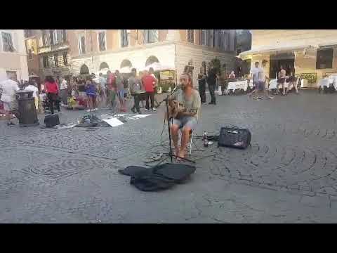 Luca Guidi plays Radiohead: "High & Dry" busking in Santa Maria in Trastevere, Roma
