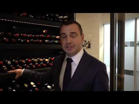 Marino Opsomer presents the wines at the Michelin star Bartholomeus in Belgium