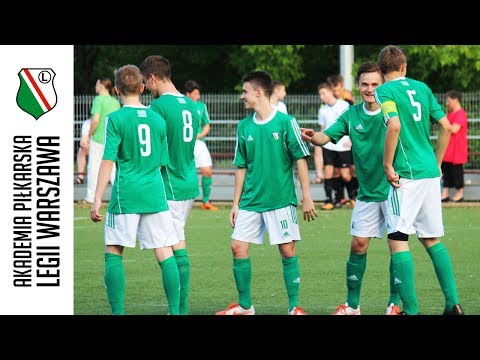 Piękny strzał pod poprzeczkę Wiktora Sobczyka z Legii Warszawa!