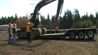 preview picture of video 'Central Training Academy, Loading An Excavator'