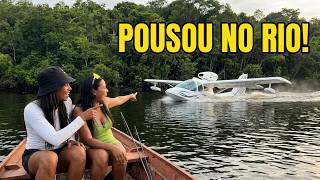 Fomos pegas de surpresa com a chegada de um avião que pousou aqui na comunidade. 