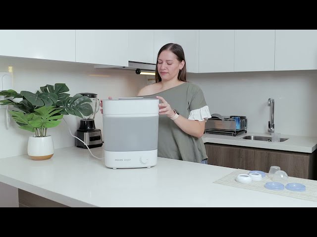 Vídeo relacionado con Philips Avent esterilizador y secador de biberones de alta calidad, elimina el 99,9% de las bacterias, sin productos químicos, capacidad para 6 biberones/tetinas/accesorios, modelo SCF293/00