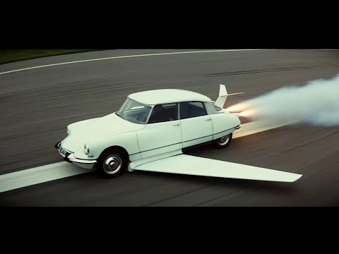 The (now) famous Citroen DS scene from "Fantomas Unleashed" (1965).