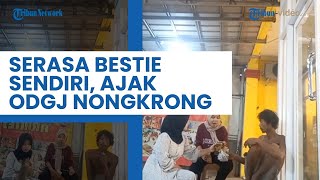 Pemandangan Teduh 2 Wanita Ajak ODGJ Nongkrong, Serasa Bestie Sendiri