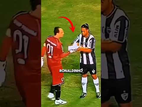Ronaldinho deceived the goalkeeper
