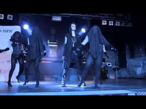 Intro of Fashion Award (Maybelline Jade)  live Auftritt
