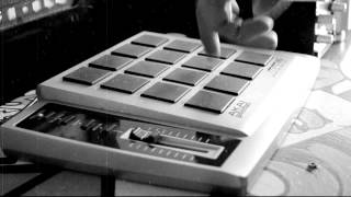 Video thumbnail for Elita Beats -  BEAT MAKING AKAI MPD 16 Sampling 1 2012 by Kamil Elita