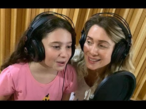 Letícia Spiller canta com a filha em novo projeto