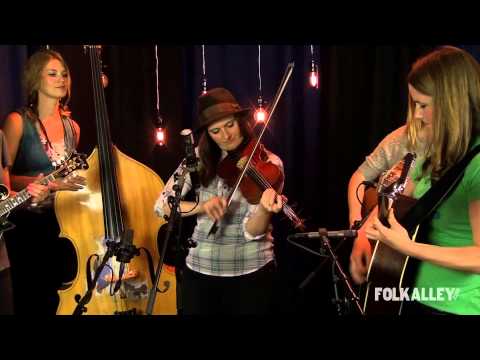 Folk Alley Sessions: Della Mae "Carter Country"