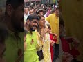Shah Rukh Khan With Son Abram Manager Pooja Dadlani At Lalbaug Cha Raja For Bappa S Blessing