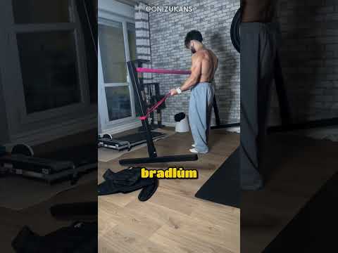 Nevěděl, jak moc zesílil, dokud nezkusil svůj starý trénink!