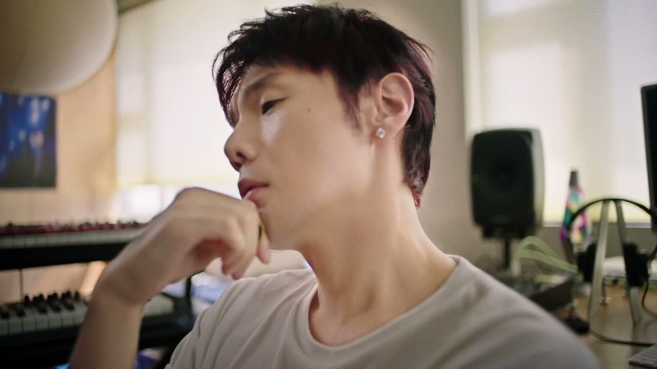 Li Ronghao Stratocaster | Artist Signature Series | Fender - YouTube