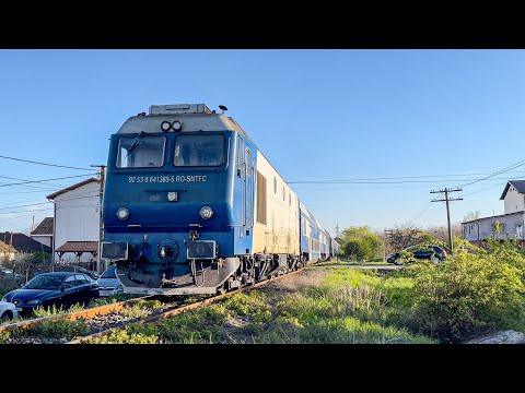 •GM1385 la tracțiunea R8816 (tren suplimentar) Mangalia - Constanța părăsind Costinești Tabara Hc.