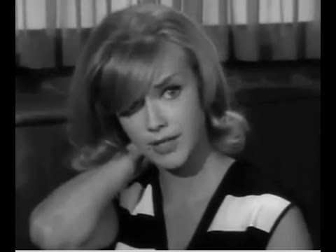 Catfight and KO - Heroine disarms and knocks out villainess after catfight inside boat