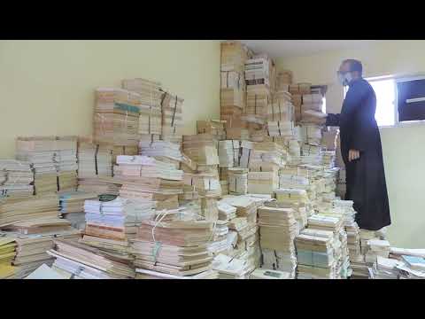 Padre Gleiber Rocha faz garimpagem literária na Fundação Vingt-un Rosado