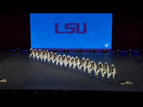 LSU Dance Team performs Smooth Criminal@MichaelJackson  #smoothcriminal