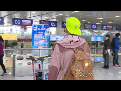 《变形计》看点 X-change 02/02 Recap: 庄家父子与庄妈在机场告别-The Separation of Family Zhuang【湖南卫视官方版】