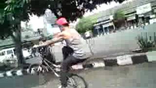 preview picture of video 'Rifal & Irfan Salatiga BMX Street'
