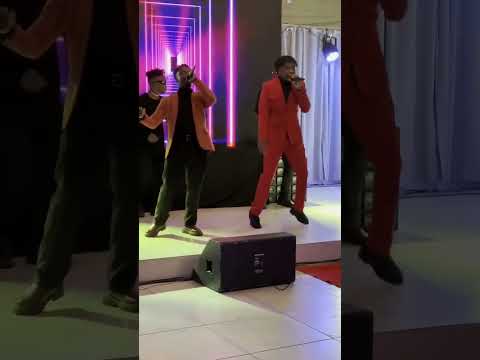 Holy ten__Ndakanzwa izwi ft Poptain & Michael Maggz ( Live Performance ) The New bhundu Boys