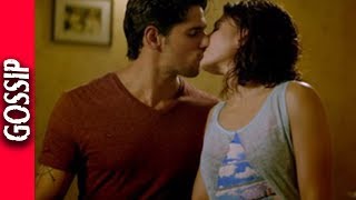 Jacquiline And Sidharth Goes Intimate In Laagi Na Choote - Bollywood Gossip 2017