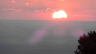 preview picture of video 'Coucher de Soleil sur le Canigou depuis le Défens d'Eyguières 07 12 2014'