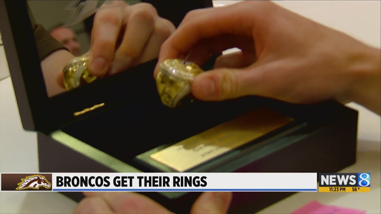 Broncos hockey players get their rings