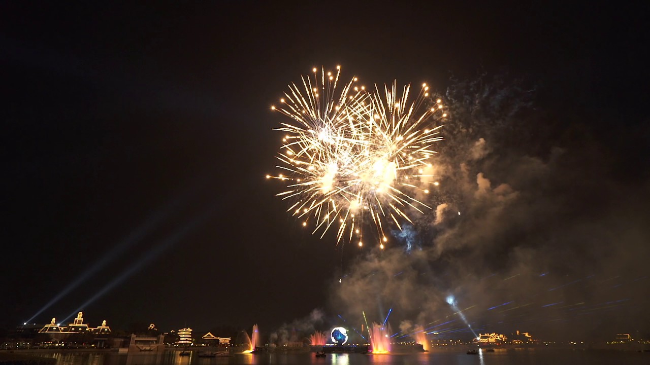 IllumiNations Reflections of Earth with Peace on Earth Finale 2016