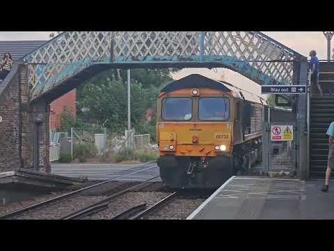 6Y83 - Class 66732 passing Chertsey (feat. 34046 Braunton) - 22/06/23