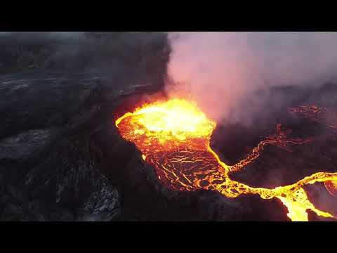 Icelandic Volcano🌋  Lava Flows🌋 Stunning Spectacle