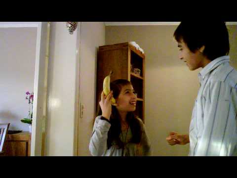 zarah en yassin er zot een banaan in je oor