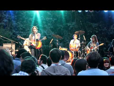 Dirty Projectors - 1. Swing Lo Magellan (live in Chile)