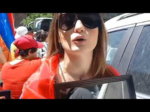 Հայելիներով ակցիա Քննչական կոմիտեի դիմաց