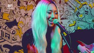 RRILEY is on 🔥 performing &quot;Burn&quot; live at MTV Jammin&#39;