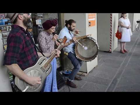 EMMA MORTON + THE GRACES POP-UP SHOW in LUCCA, "Dirty John."