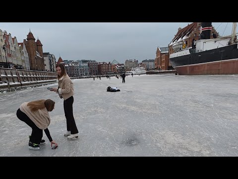 Patrz co dziewczyny robią na łyżwach  Gdańsk Motława zima luty 2026 4k Winter Gdansk Poland BTC ETF