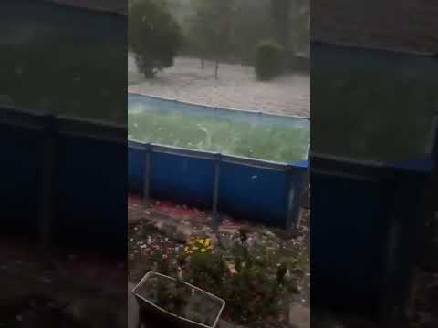 Temporal en CórdobaUna fuerte granizada causó destrozos en Unquillo y Mendiolaza