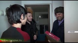 В Чечне вместо Деда мороза в двери стучатся чиновники с подарками для детей