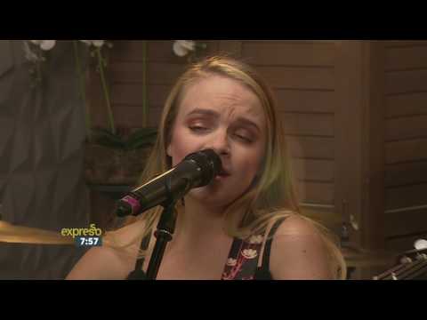 Amy Tjasink performs 'Close the Door"