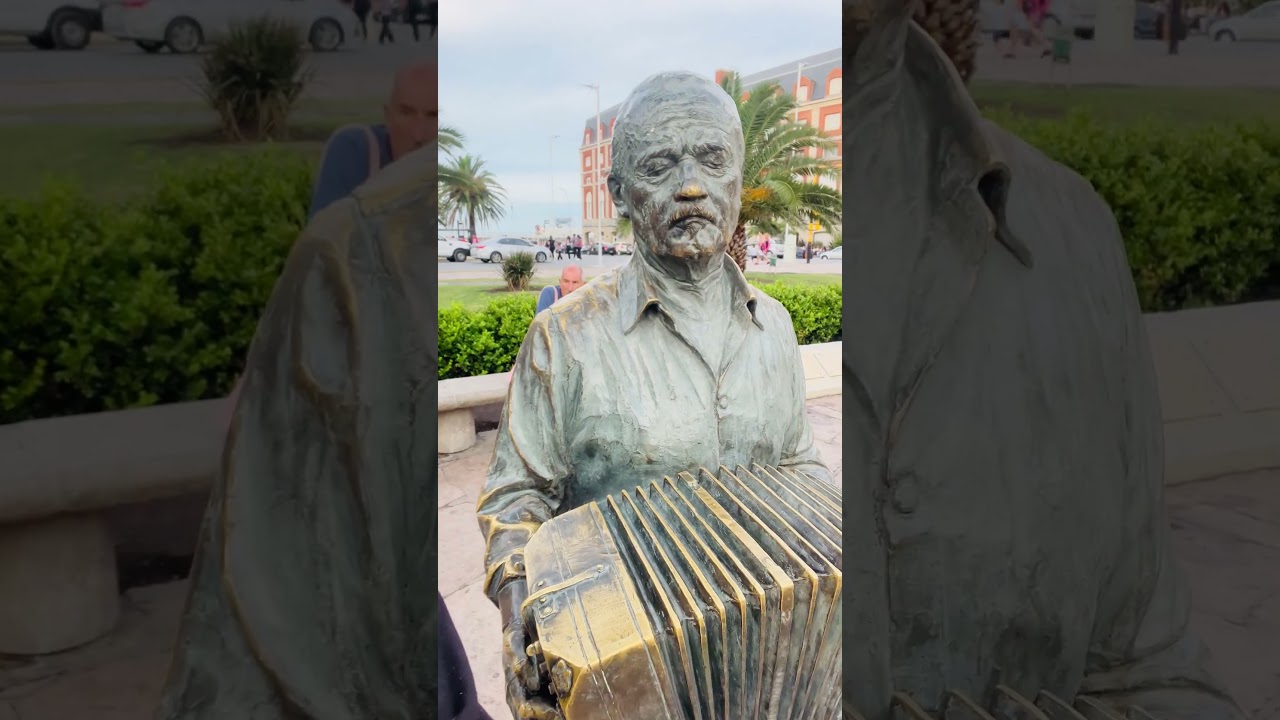 Piazzolla. Monumento en Mar del Plata en frente del Casino.Gustavo Rosas.FEB.2024.ARG.#tango